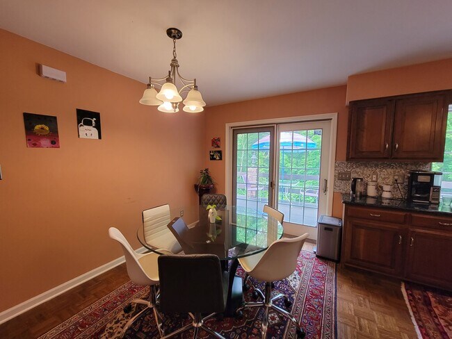 Building Photo - Gorgeous 3 bed 2.5 bath home in the Blue R...