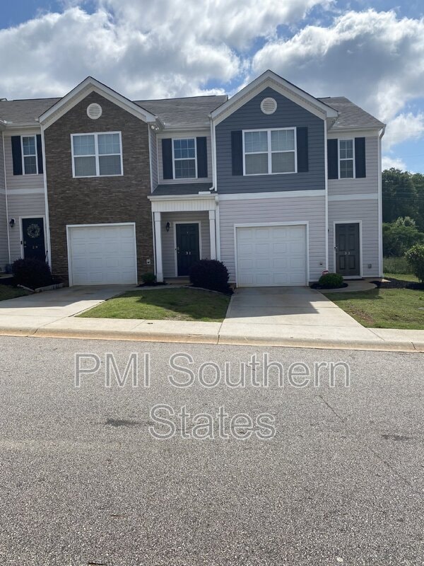 Building Photo - 31 Moorlyn Ln