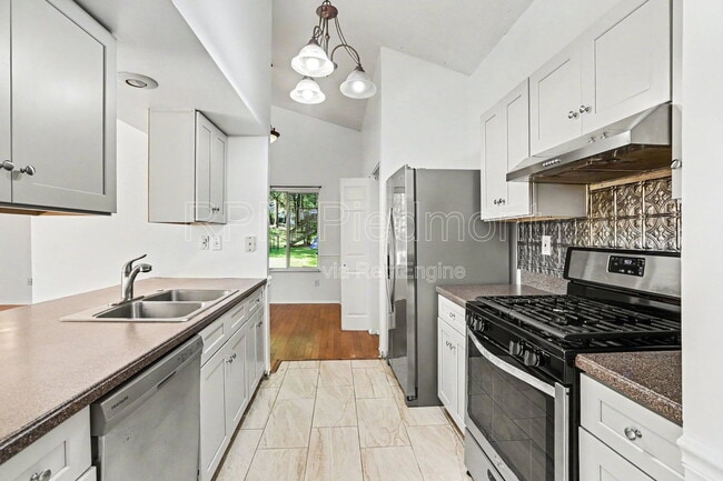Building Photo - 10475 Willow View Cir