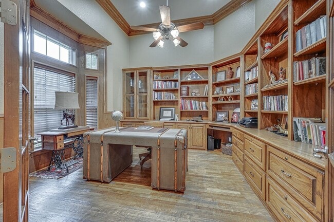 Photo - 100 Oak Forest Lane Unit House