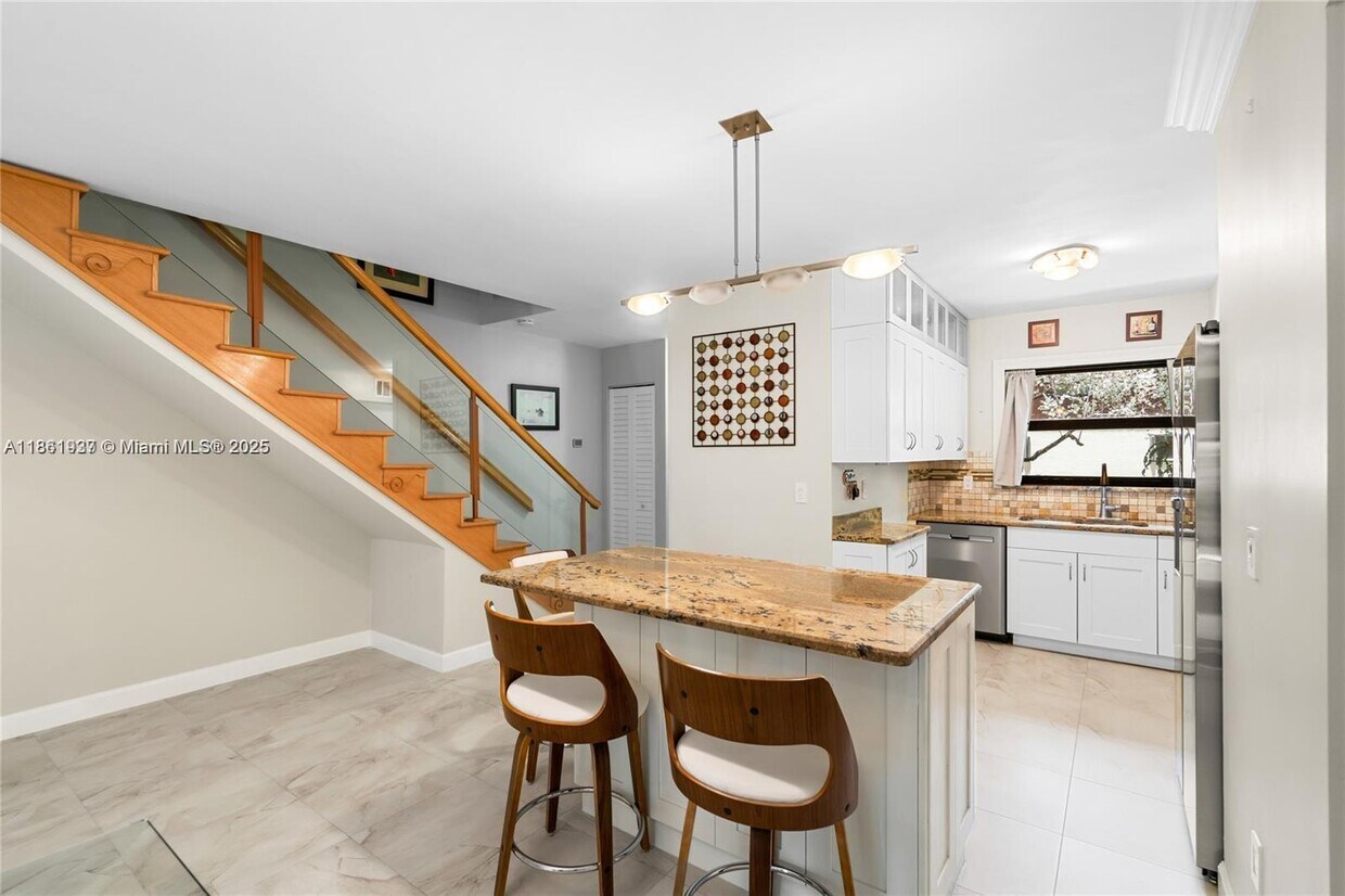 Foto principal - 2159 N 14th Ave