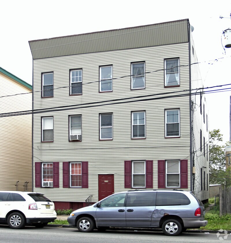Building Photo - 220 Trumbull St
