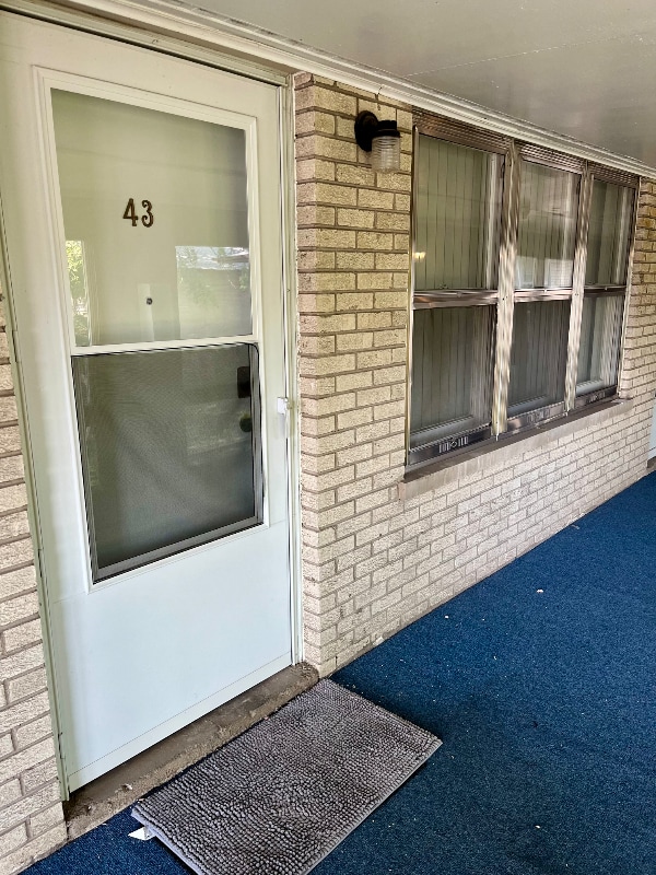 Building Photo - 8821 Schneider Ave