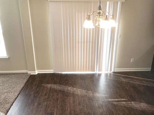 Foto del edificio - 2 Crystal Lake Dr