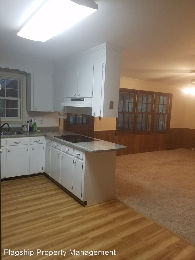 Building Photo - 3 br, 2 bath House - 8 Hillbrook Road