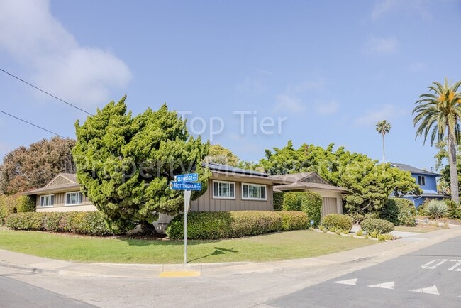Building Photo - Charming Mid-Century Home | 4BR, 3BA | 2,424 Sq Ft | 8,400 Sq Ft Lot | Prime La Jolla Location**$...