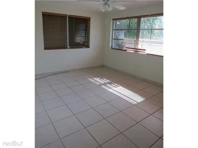 Building Photo - 1037 SW 3rd St