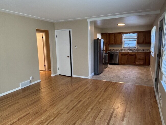 Building Photo - Charming 4-Bedroom Single Family Home on C...