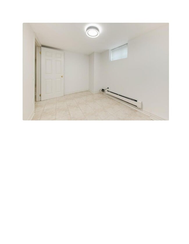 Photo du bâtiment - Private 1 Bedroom Basement Apartment