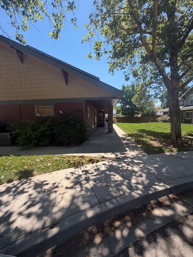Foto del edificio - 9965 W Rosecroft Ct