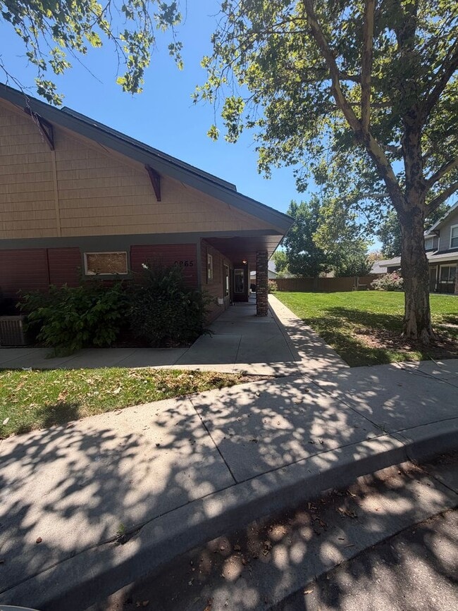 Building Photo - 9965 W Rosecroft Ct