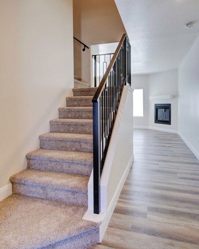 Foto del edificio - Townhome in the Shadow Cove Subdivision