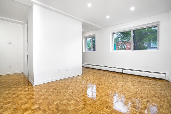 Building Photo - 5320 Avenue Bourret