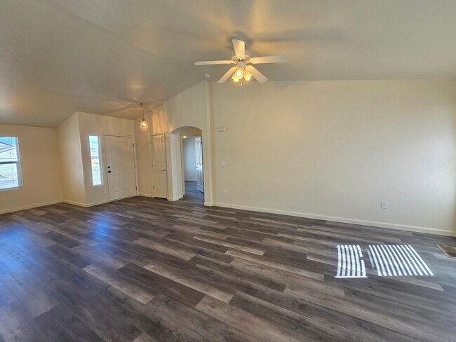 Foto del edificio - Upgraded 3 Bedroom 2 Bath Home In Fernley