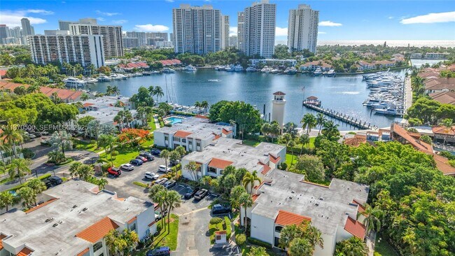 Foto del edificio - 3552 Magellan Cir