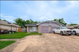 Building Photo - 12005 Tambourine Dr
