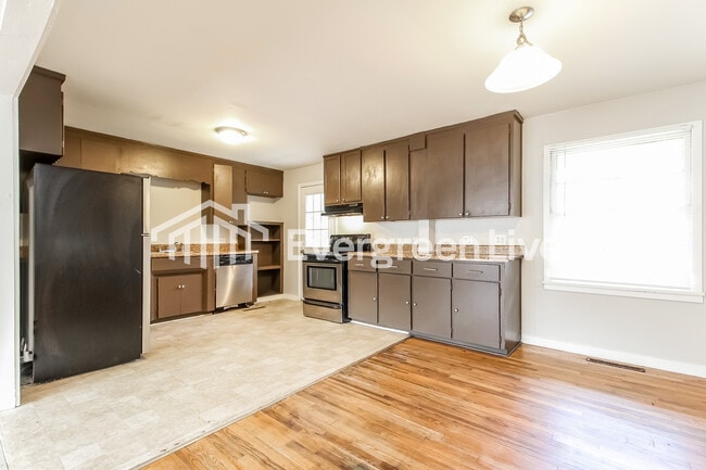 Building Photo - 106 Whitener Ave