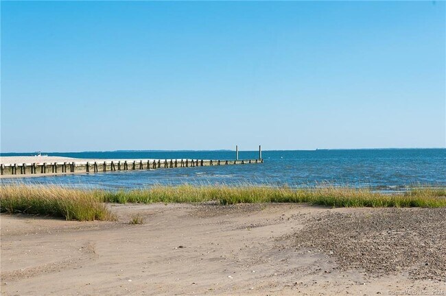 Foto del edificio - 136 Sandy Point Rd