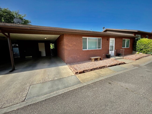 Building Photo - Adorable Fully Remodeled Two Bedroom in Do...