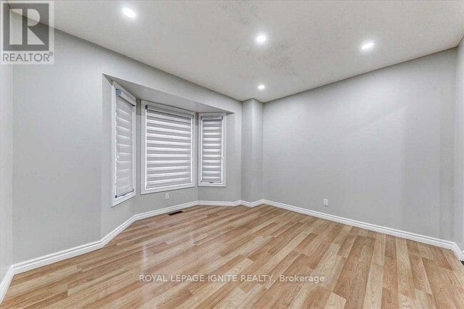 Building Photo - 160 Twyn Rivers Dr