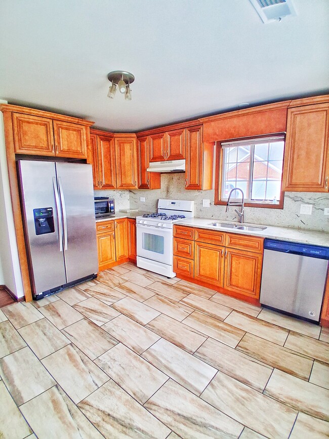 Kitchen - 224 Charleston Ct