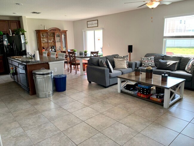 Building Photo - 4 br, 2.5 bath House - 17129 YELLOW PINE S...