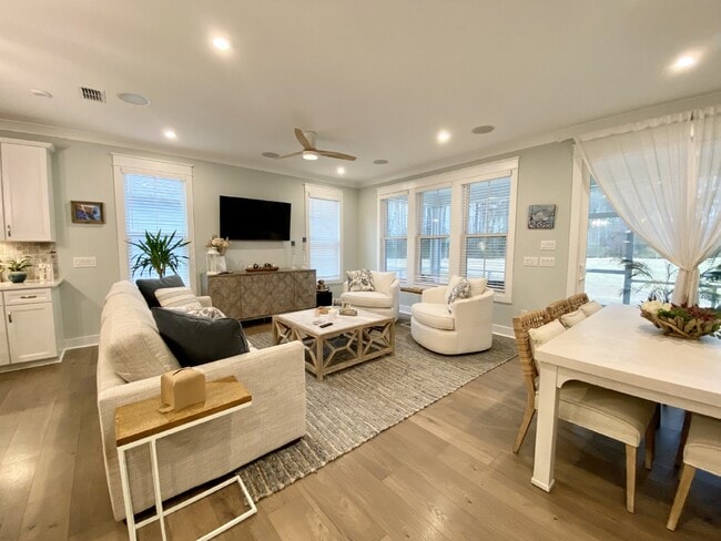 Building Photo - Resort Style Living in this 2 bedroom w/ a...