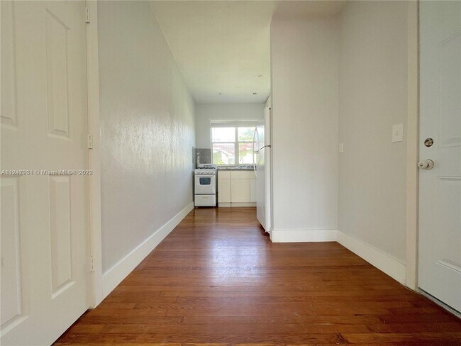 Foto del edificio - 319 W 28th St