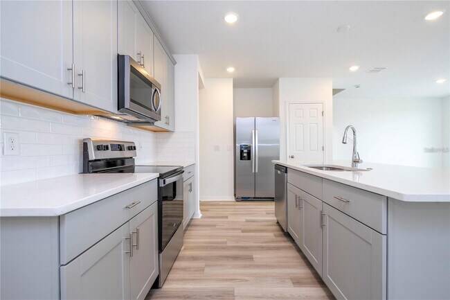 Foto del edificio - Elegant & Comfortable Home with Granite Kitchen in Prime St. Cloud Location