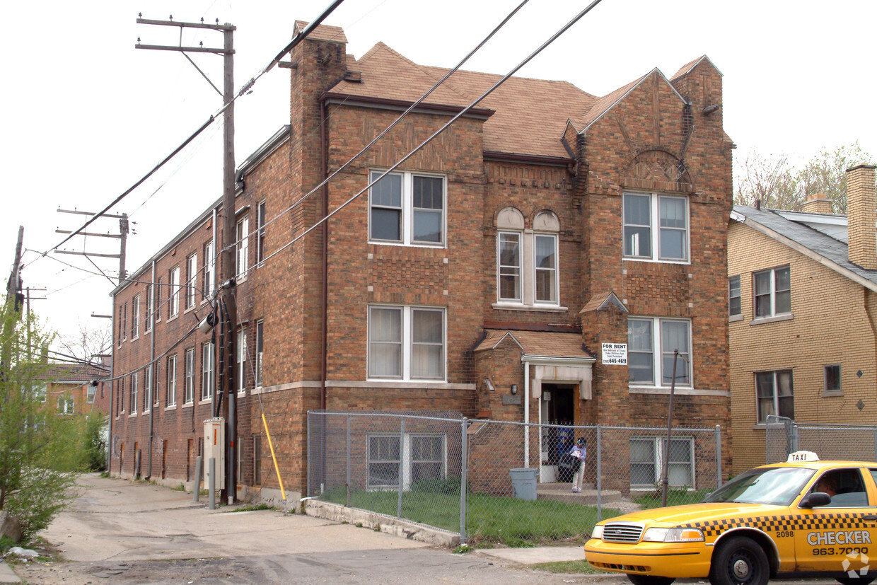 Building Photo - 18029 Schoenherr St