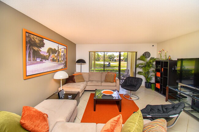 Foto del edificio - 8334 Cypress Ln