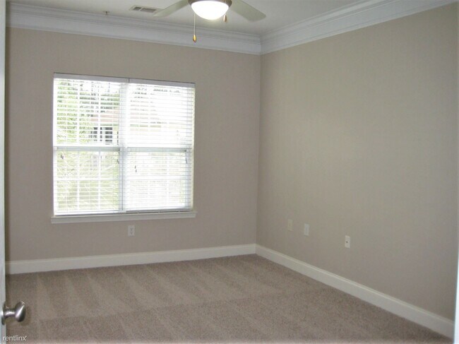 Building Photo - 1 br, 1 bath Condo - 1024 Basildon Rd