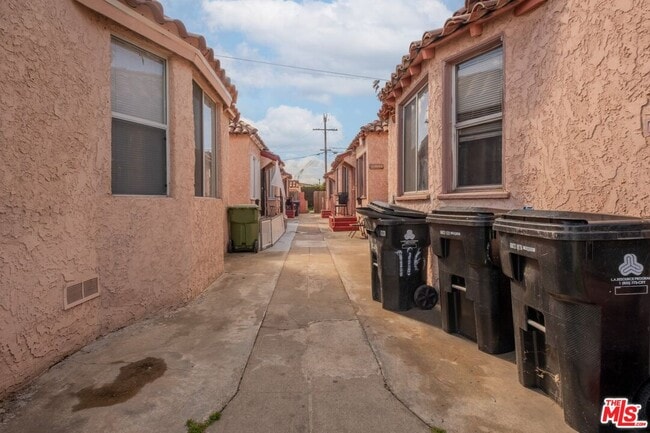 Building Photo - 114 W 110th St