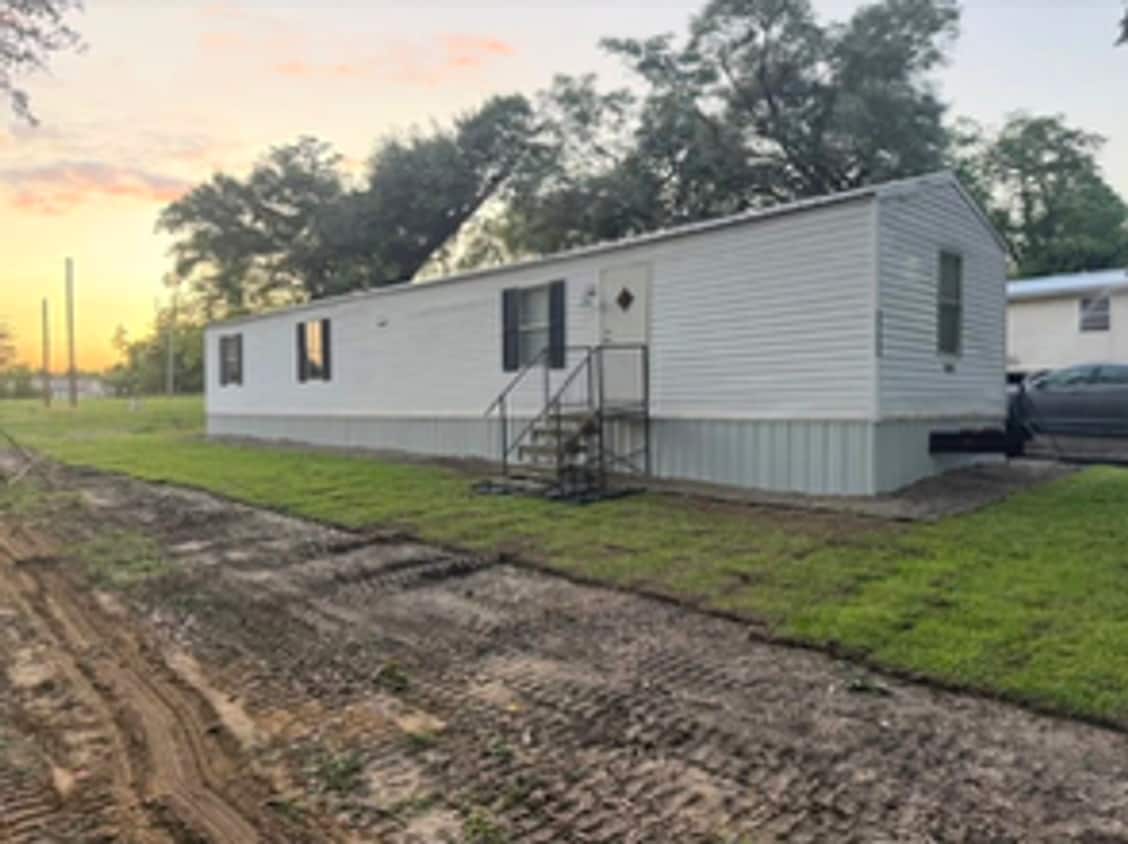 Building Photo - 2753 Medlar Ln