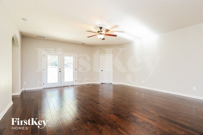 Building Photo - 831 Mesa Verde Pl