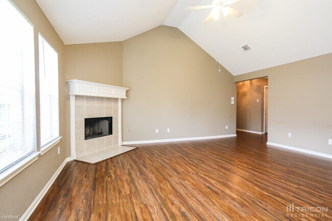 Foto del edificio - 22126 Falconwood Ln