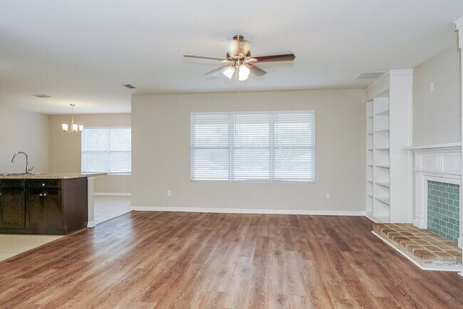 Building Photo - 102 Serenola Ct