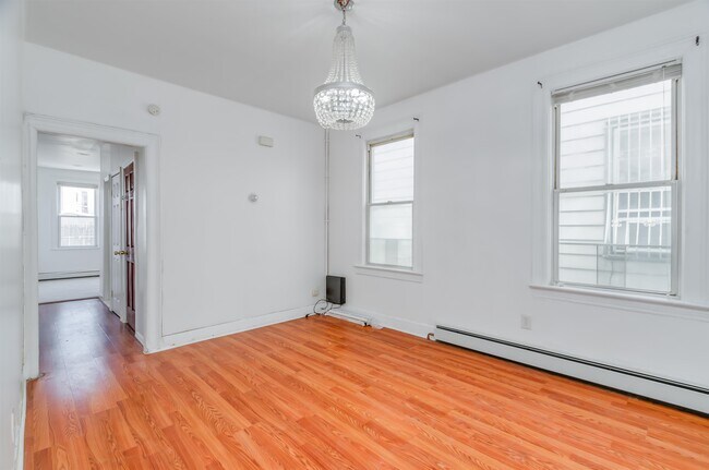 Foto del edificio - 404 Danforth Ave