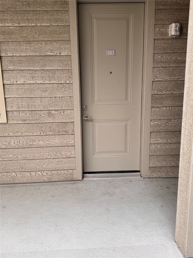 Building Photo - 4819 Caroline St