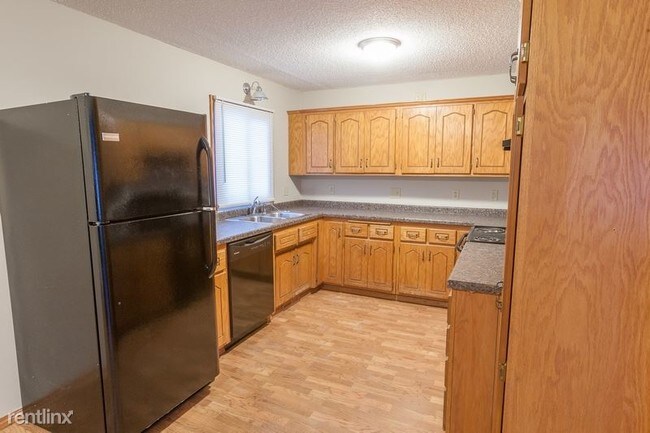 Foto del edificio - 4 br, 3 bath House - 3174 109th Lane NW