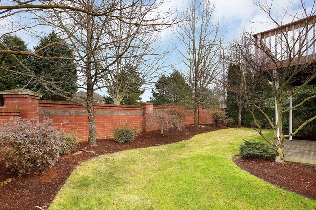 Foto del edificio - Large Bethany Home on a Corner Lot! 6 Bed 3 Bath