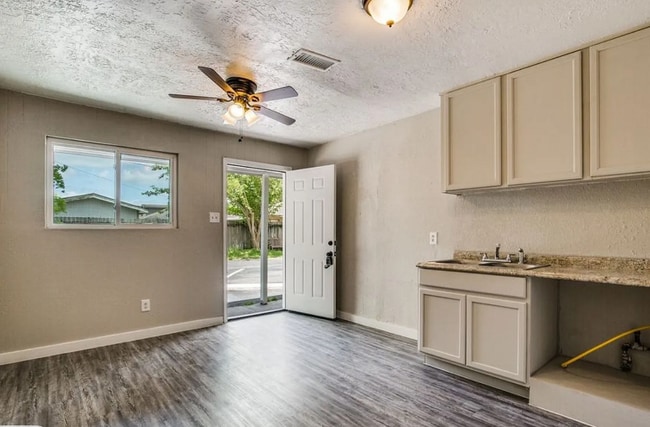 Photo - 4820 Oak Ave Apartment