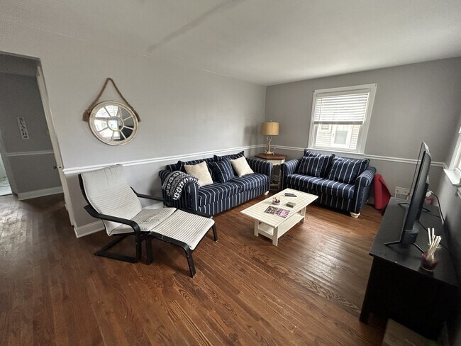 Living Room - 305 N Harding Ave