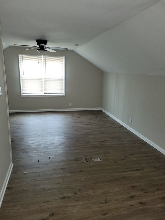 Building Photo - Renovated 3-Bedroom Home - We Welcome Sect...