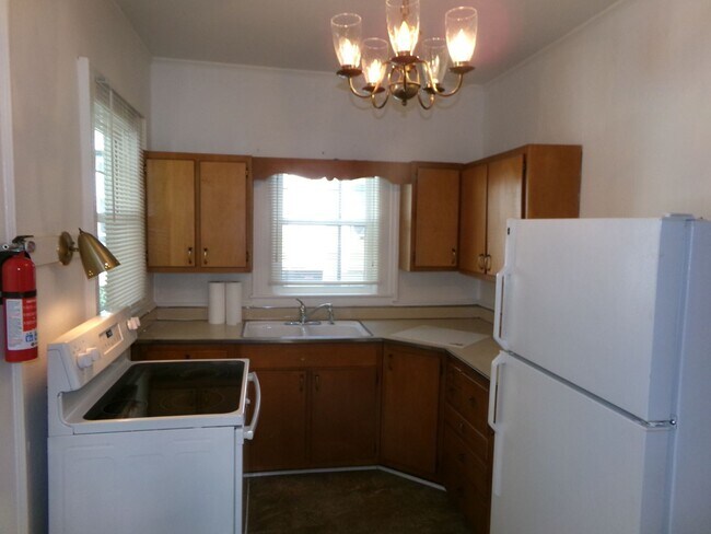 Foto del edificio - 1529 W First St