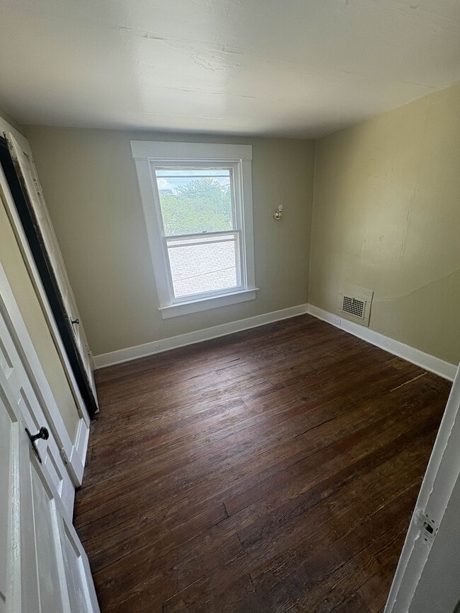 Foto del edificio - 453-455 Brightwood