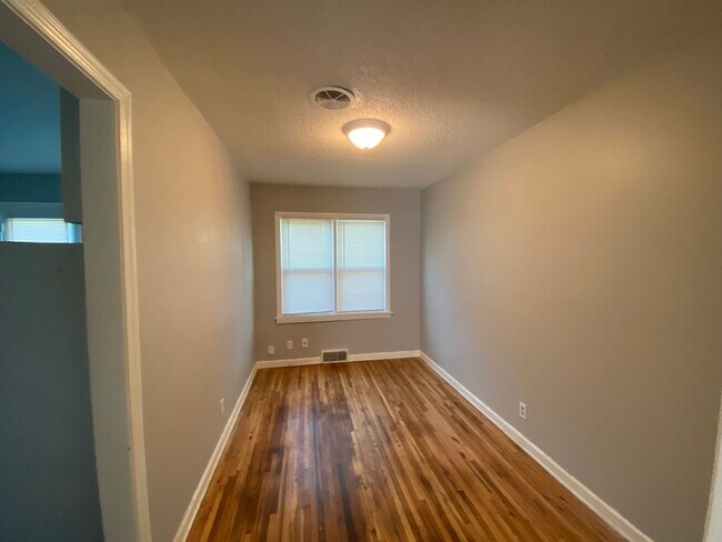 Foto del edificio - $795- 2 bed 1 bath - Spacious Duplex