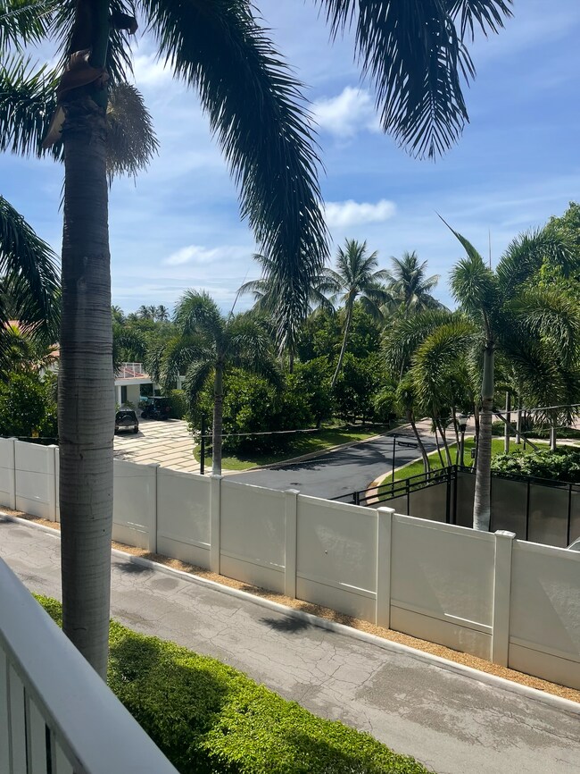 Building Photo - 3181 S Ocean Dr