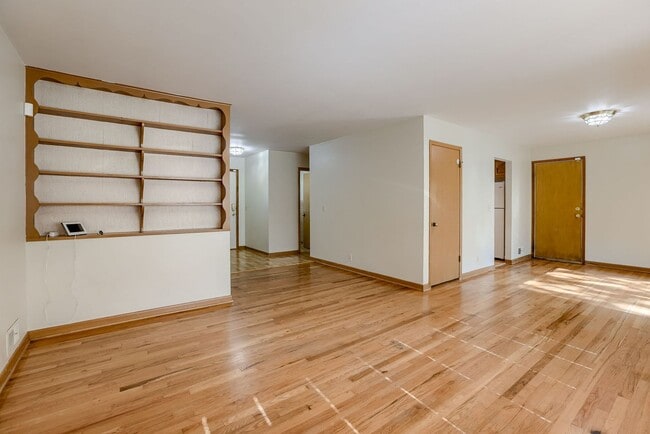 Foto del edificio - SHOWINGS BEGIN 9/9!!
