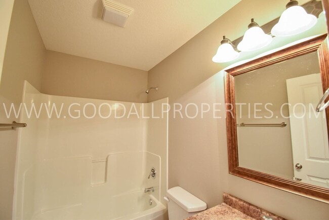 Building Photo - Experience the charm of this 2-bedroom, 2-bathroom townhome in Ankeny with an attached 2 car garage!